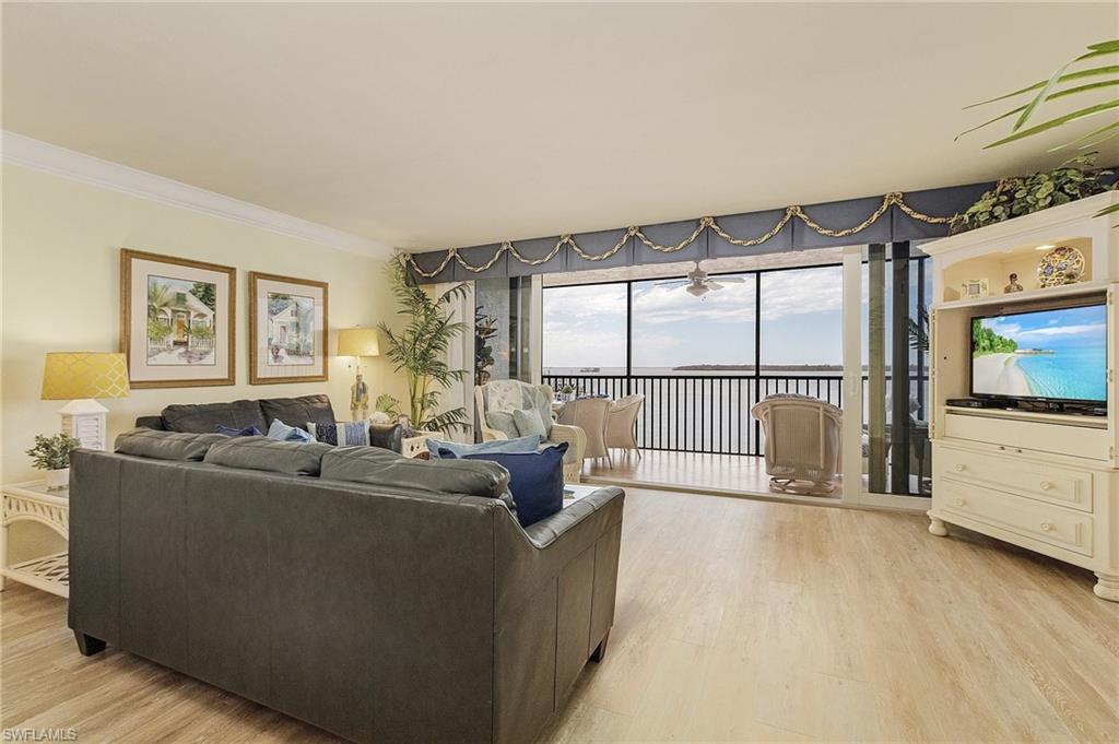 Living room featuring light hardwood / wood-style floors and crown molding