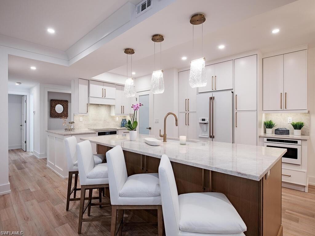 400 Park Shore DR 102