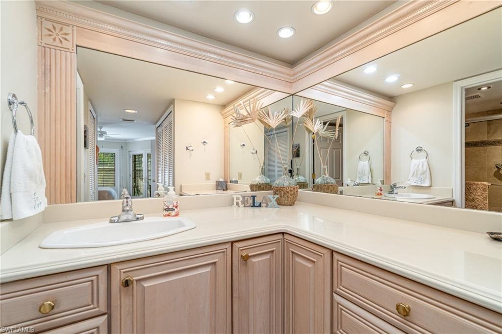 912 SW 48th TER 208 photo 23