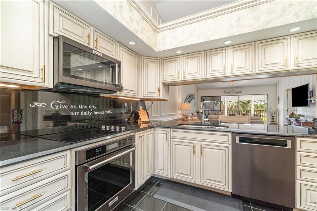 912 SW 48th TER 208 photo 13