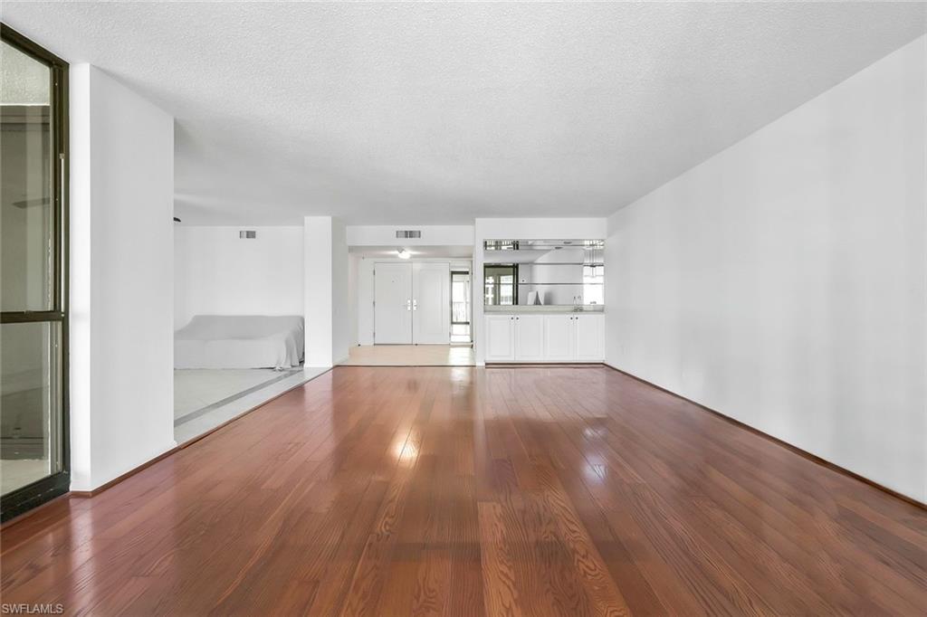 Built in wet bar