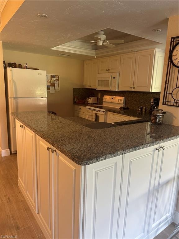 5770 Trailwinds DR 211 photo 8