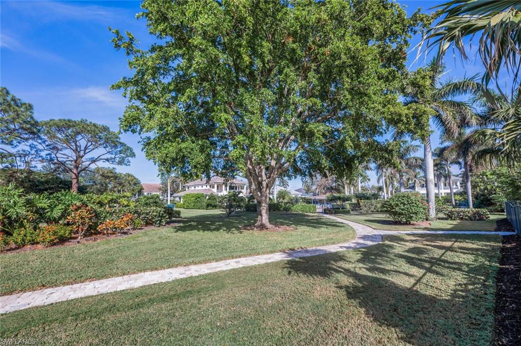 735 Parkview LN photo 28