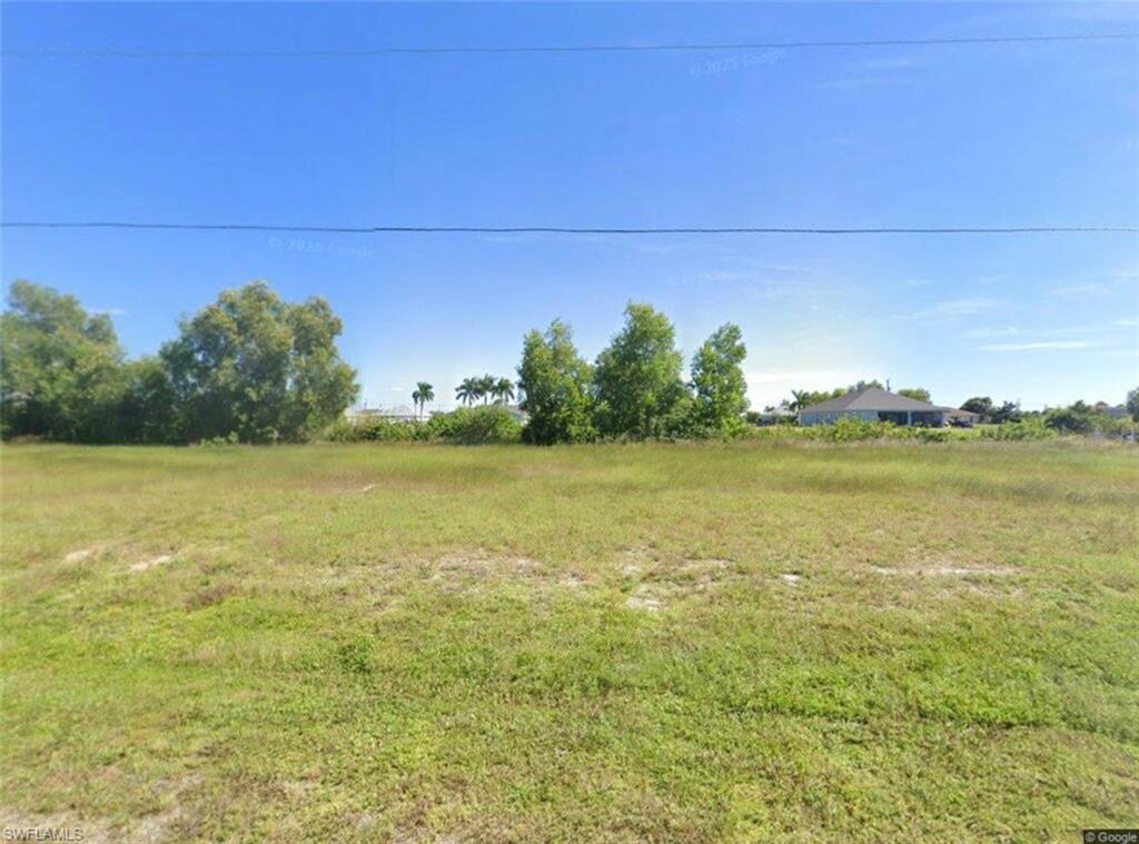 View of green lawn with a view of rural / pastoral area
