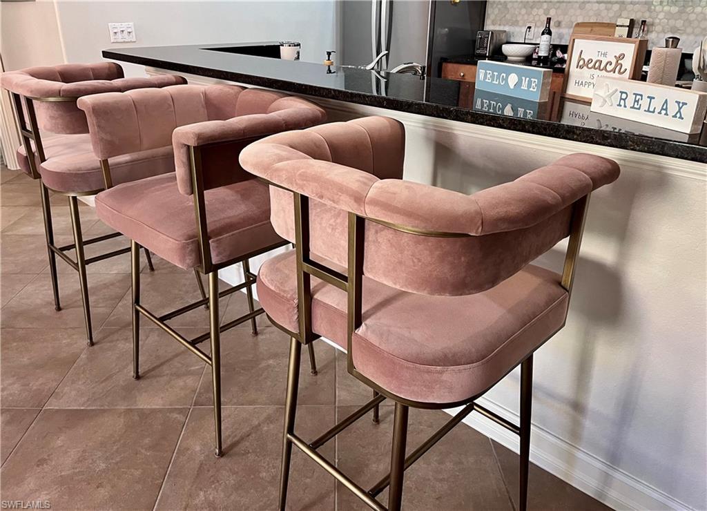 Breakfast bar with luxury stools