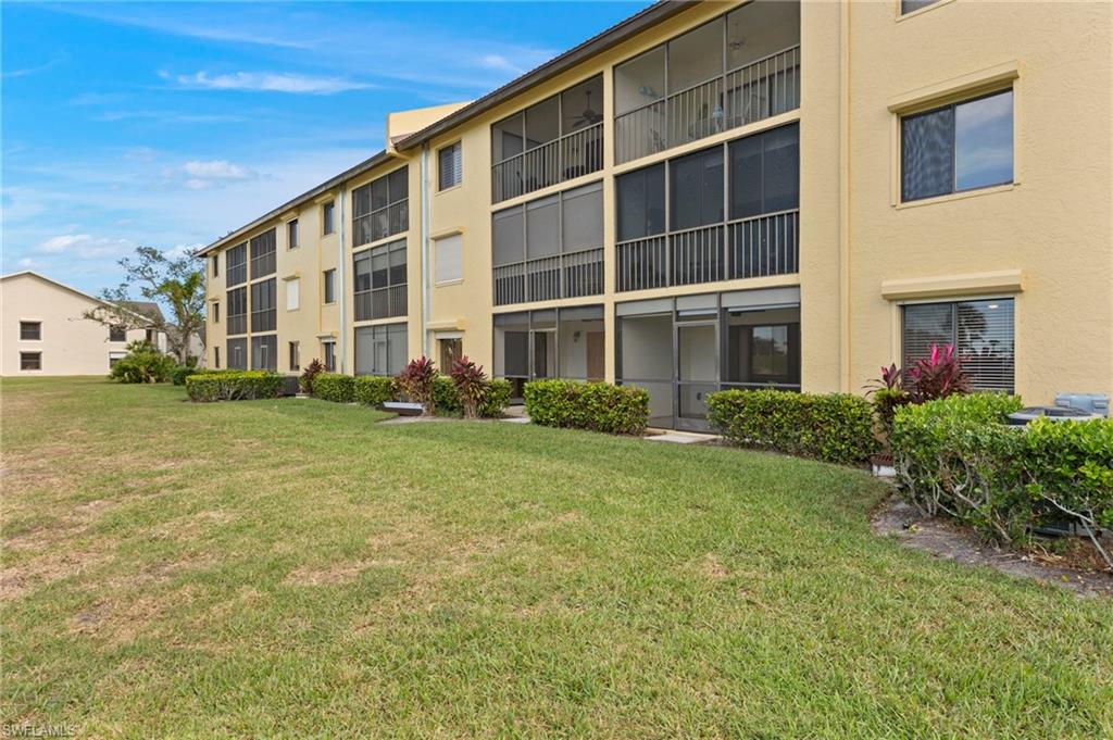 View of apartment building / complex