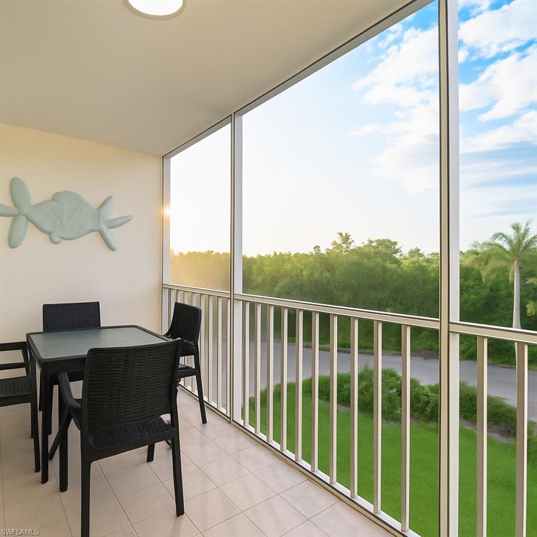 downstairs screened balcony