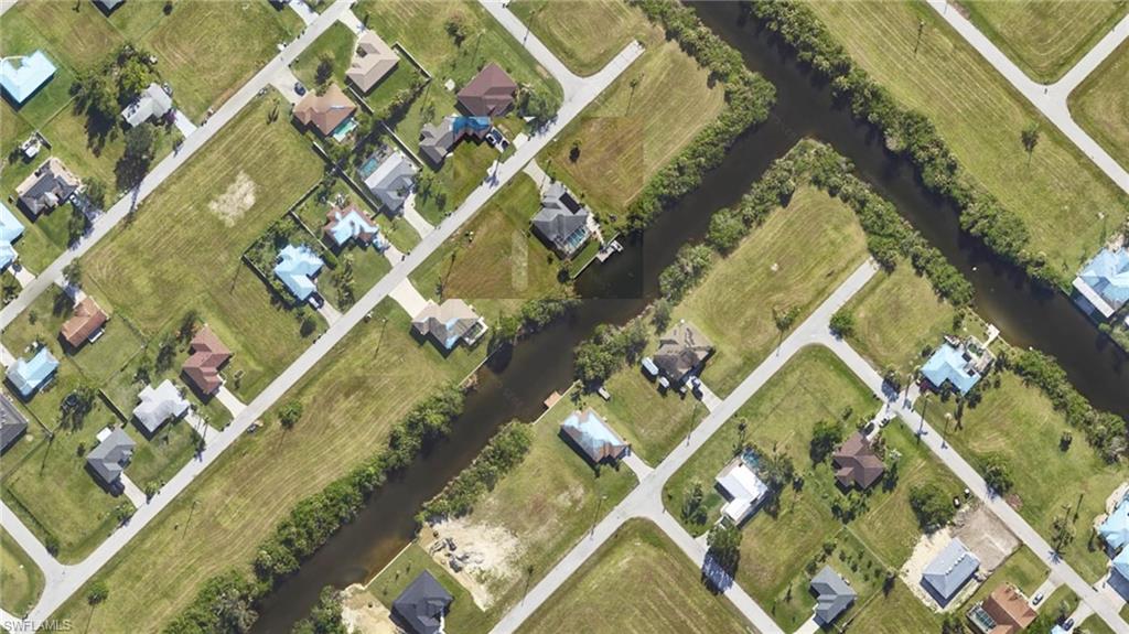 Aerial view of property's location featuring a nearby body of water