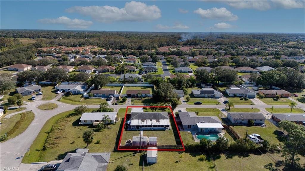 Aerial view of residential area featuring property parcel outlined