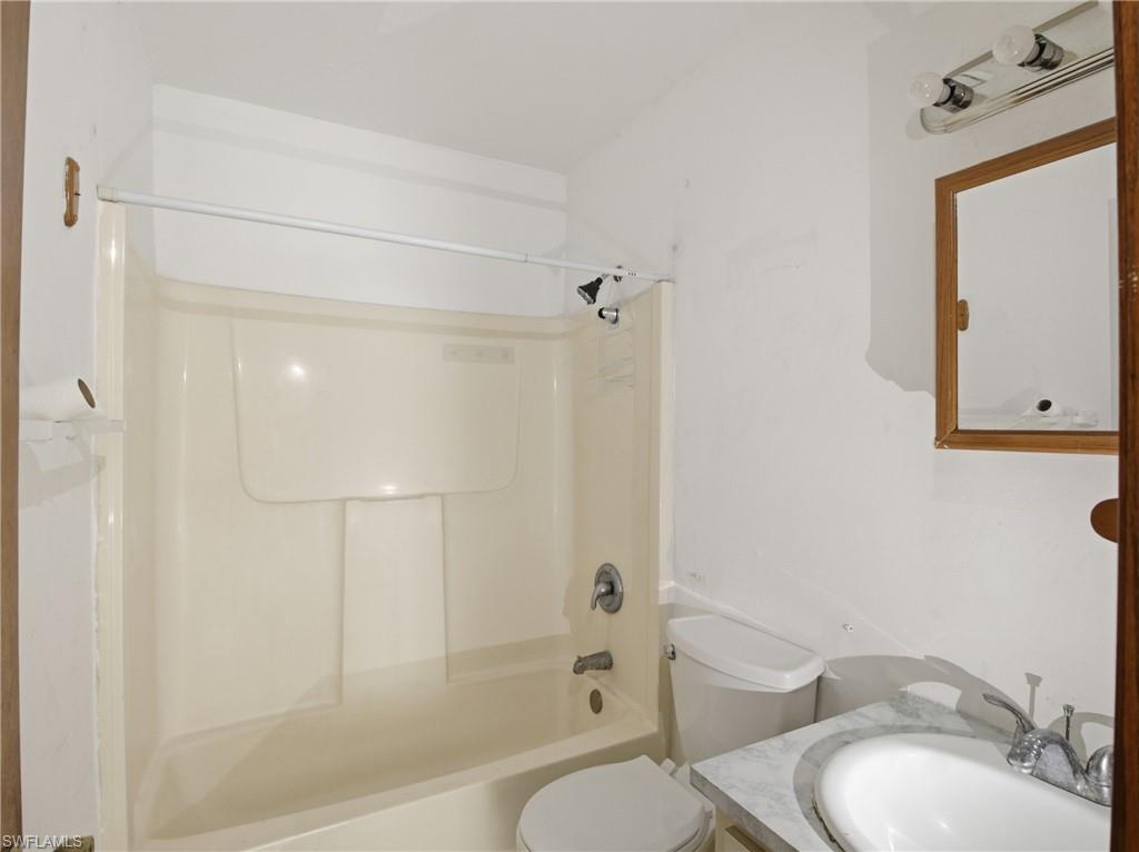 Bathroom with vanity and washtub / shower combination