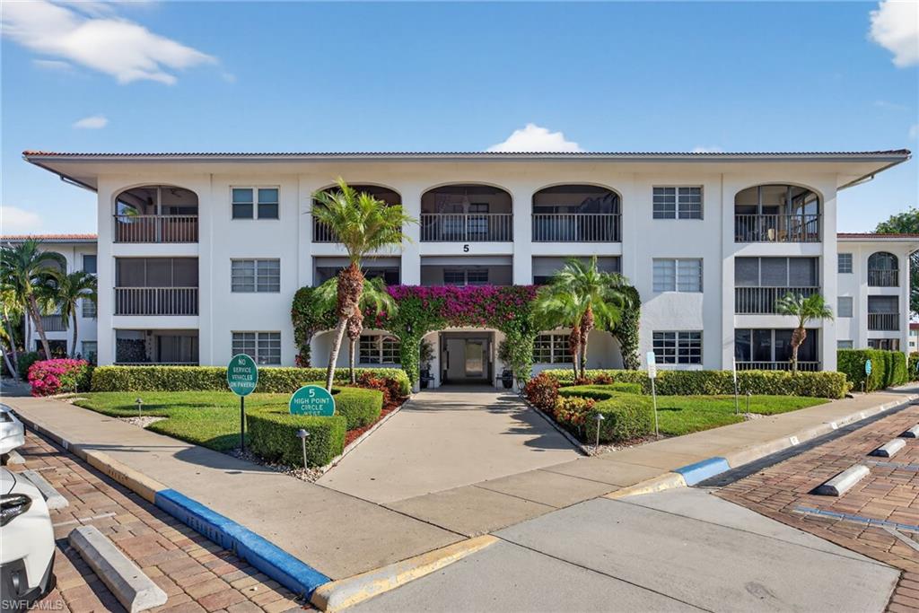 View of apartment building / complex
