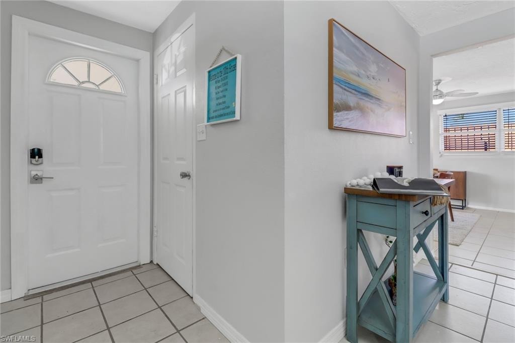 Tiled entrance foyer featuring ceiling fan