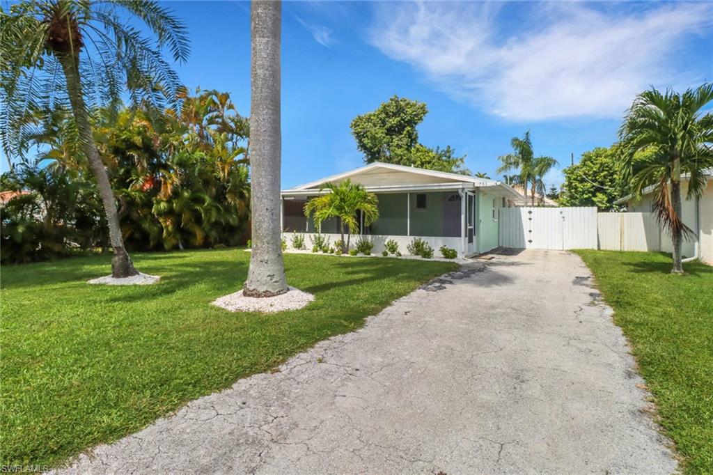 Ranch-style house with a front lawn