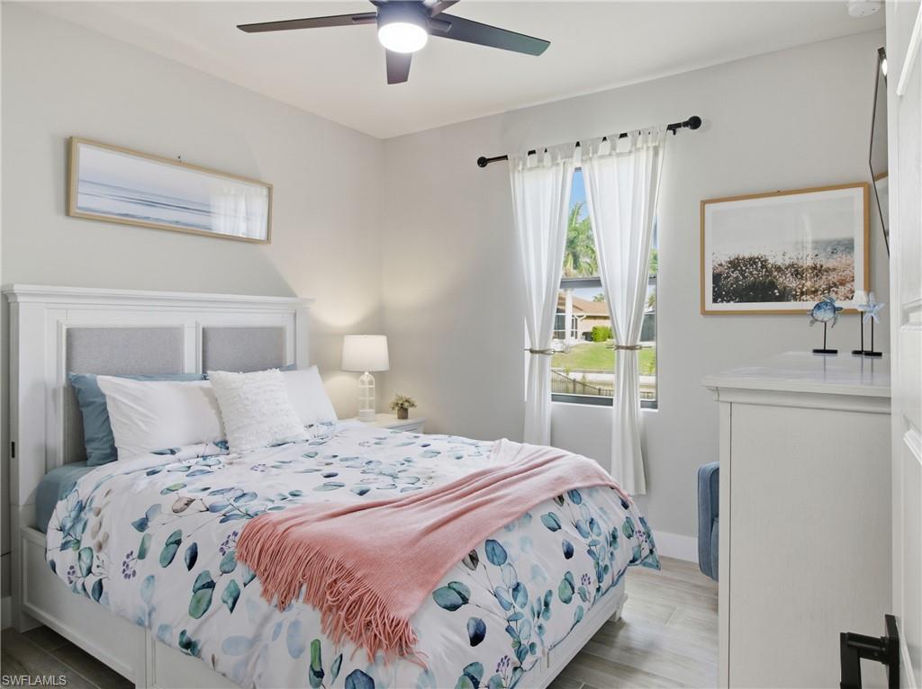 Bedroom with light floors and a ceiling fan