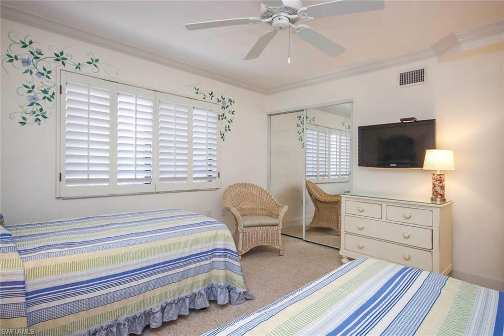 1401 Middle Gulf DR 405R photo 19