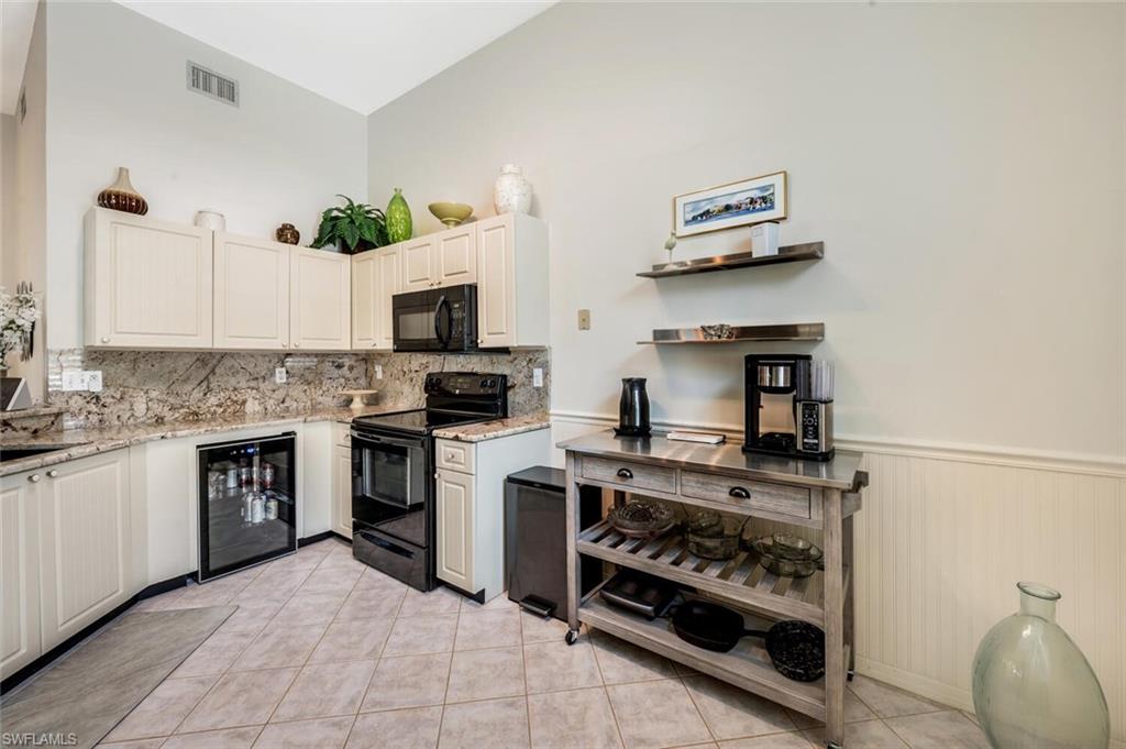 559 Beachwalk CIR U202 photo 8