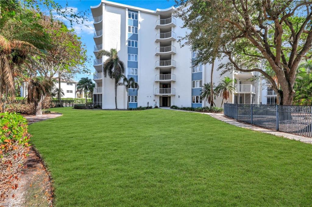 1300 Gulf Shore BLVD N 407 photo 19