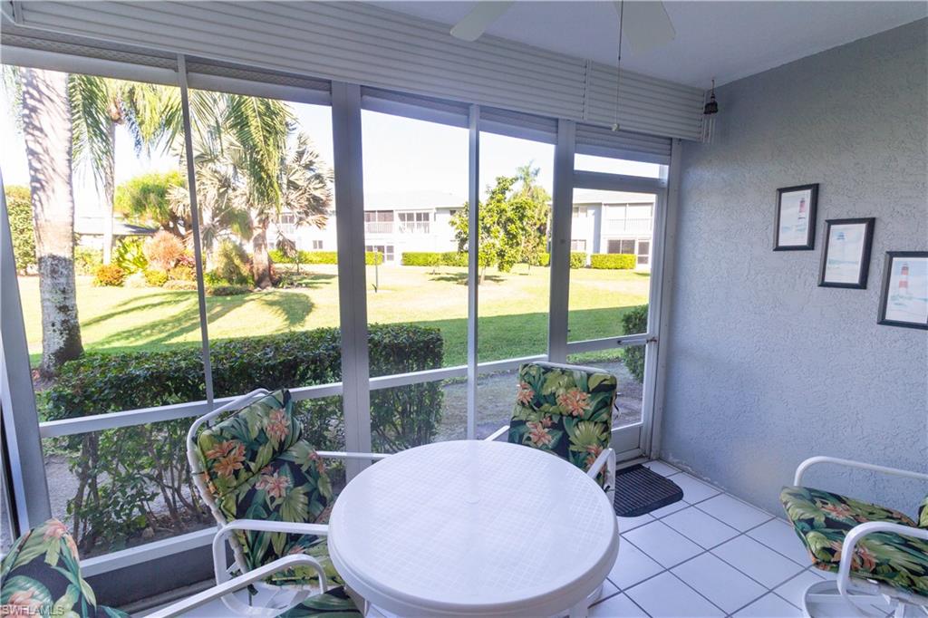 Sunroom / solarium featuring a ceiling fan