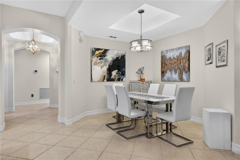 3 dining areas - formal seats 6