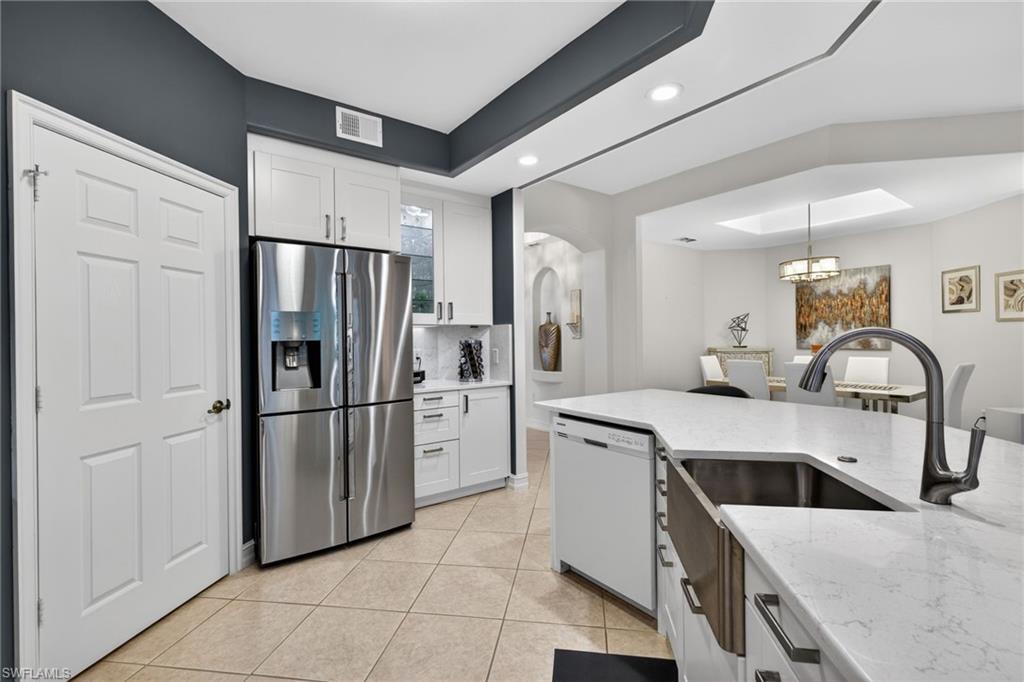 Chef's kitchen; pot drawers, soft close, farm sink