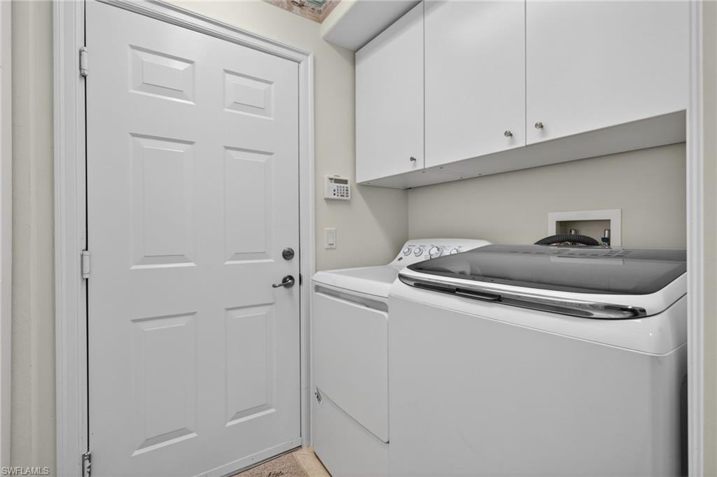 Full size laundry, 1 car garage space