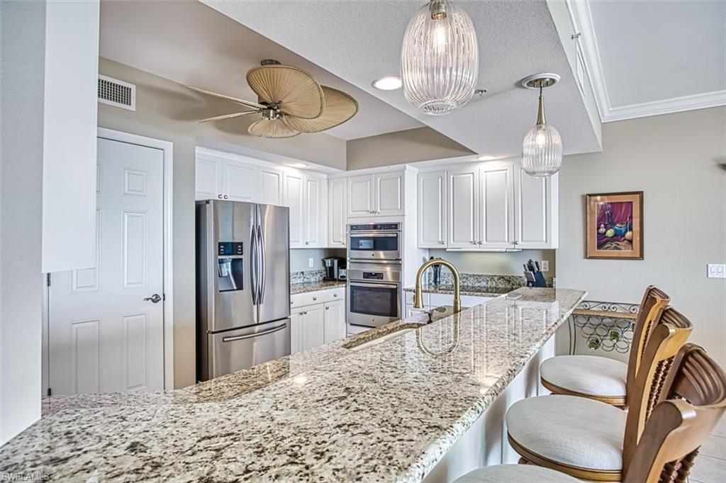 White_cabinets_with_loads_of_storage