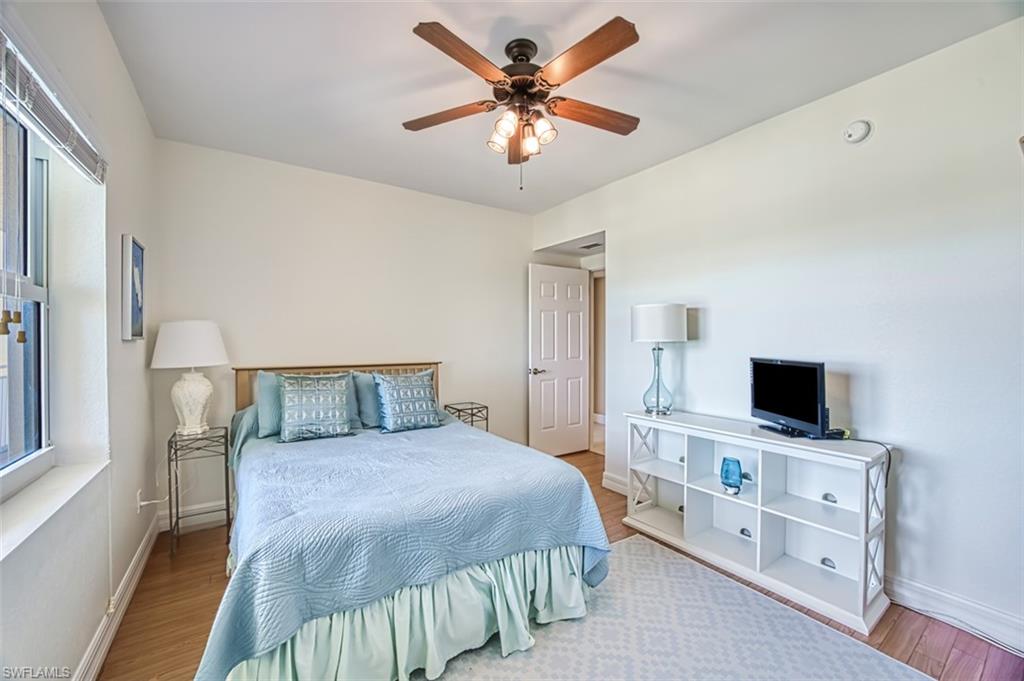 Guest_BDRM_with_Pergo_floor