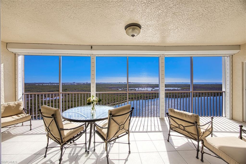 Al_fresco_living_with_a_view
