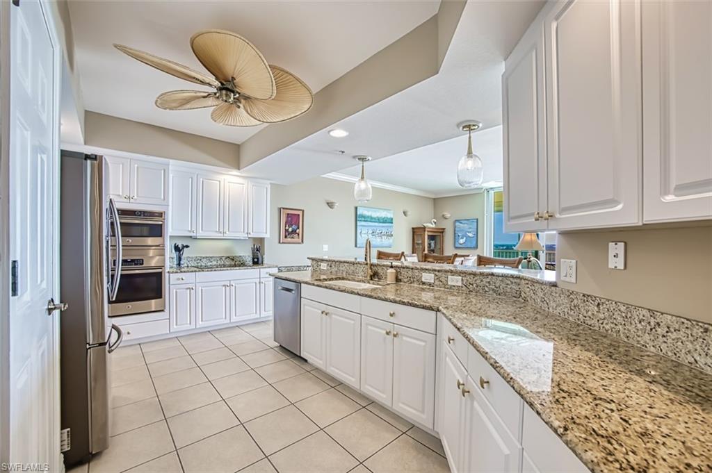 Granite_tops_and_SS_appliances