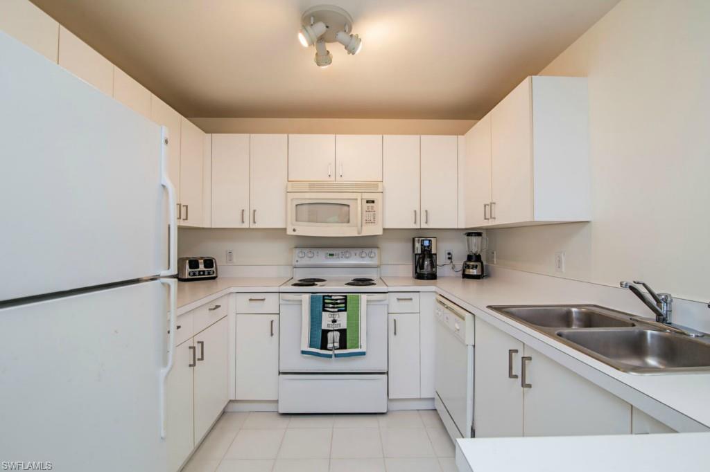 519 Roma CT 3-301