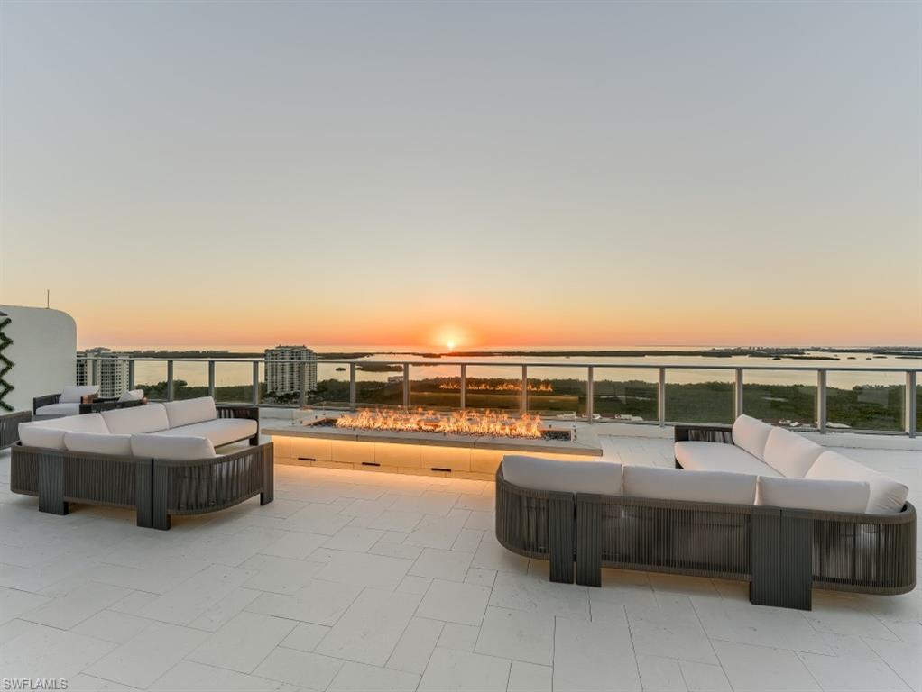 View of patio / terrace with an outdoor lounge area