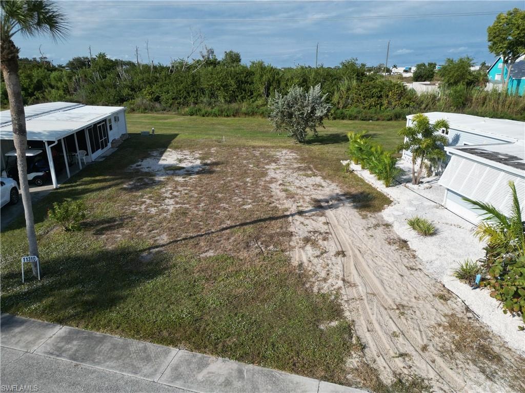 Big residential lot in Bayside Estates
