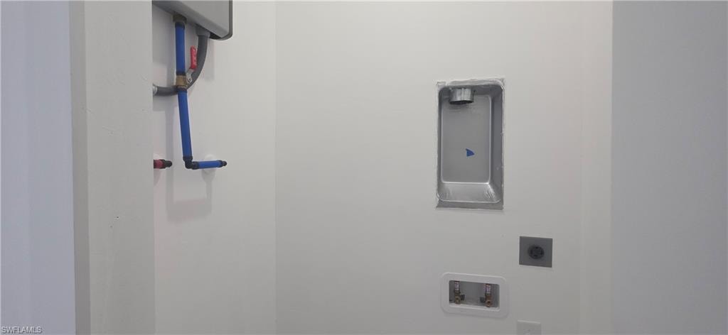 Washroom with electric dryer hookup and washer hookup