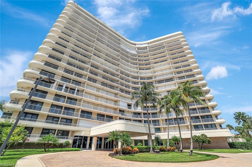View of apartment building / complex