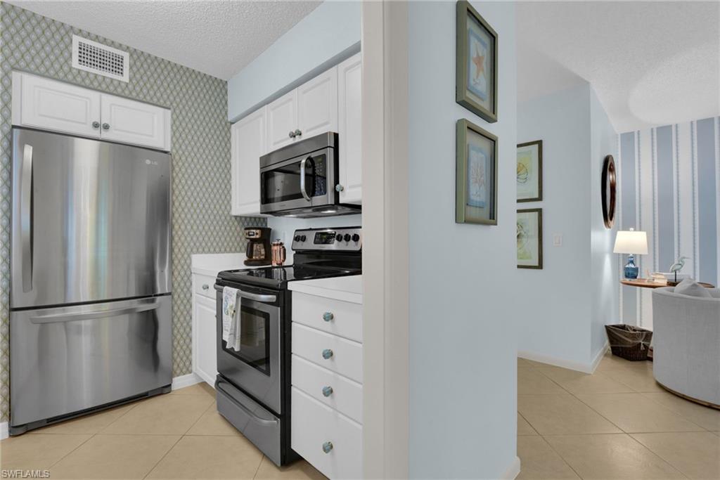 284 4th ST S 103 photo 12