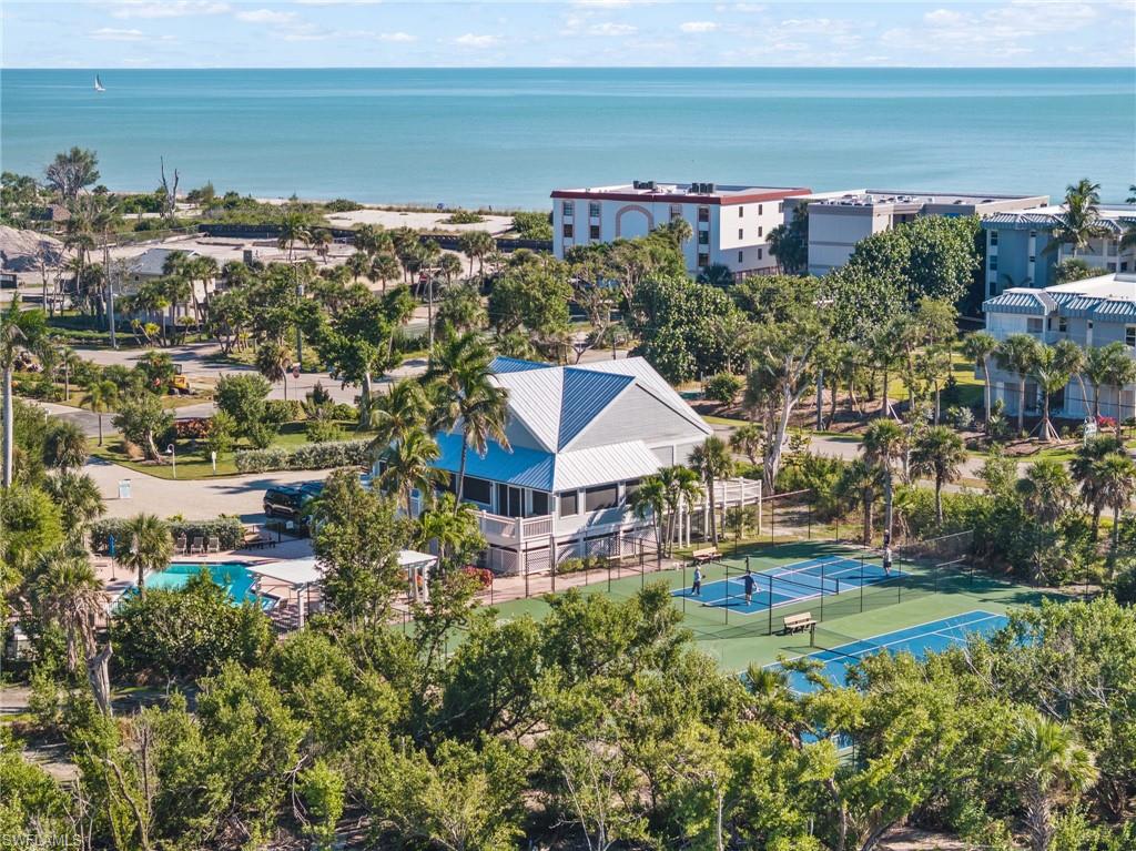 Long Acre Lake HOA residents enjoy access to Seagull Estates amenities, including clubhouse, tennis, pickleball, and community pool.