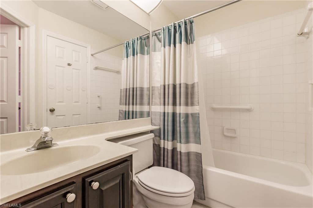Full bathroom featuring vanity, toilet, and shower / tub combo
