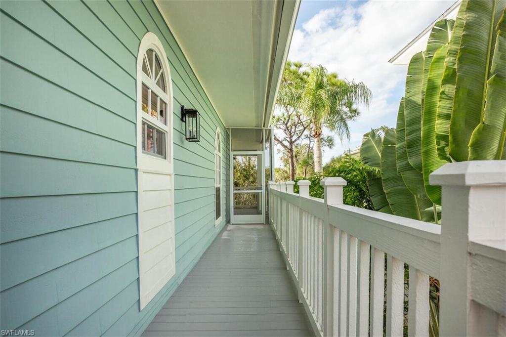 Side Deck 2nd Floor