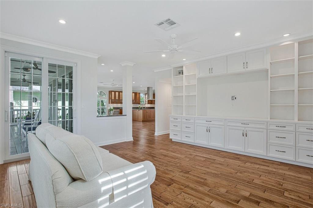 Livingroom with built-in