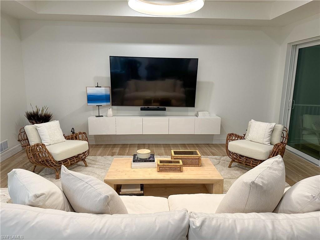 207 Indies dr E 201