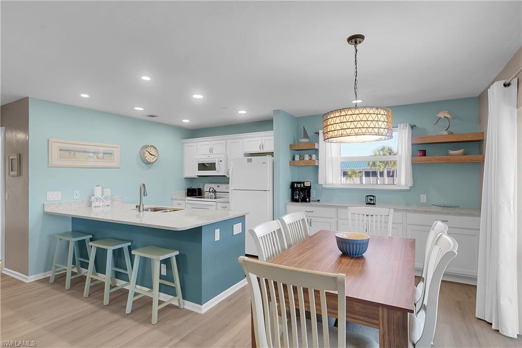 The kitchen’s counter bar offers casual seating for morning coffee or evening cocktails, while the nearby dining area invites everyone to gather around the table.