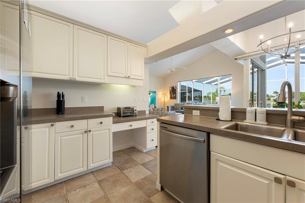 1526 Vintage LN photo 12