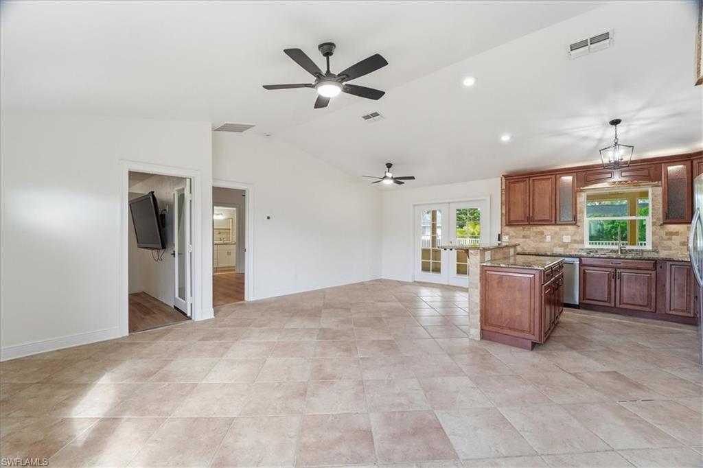 18343 Hawthorne RD photo 8