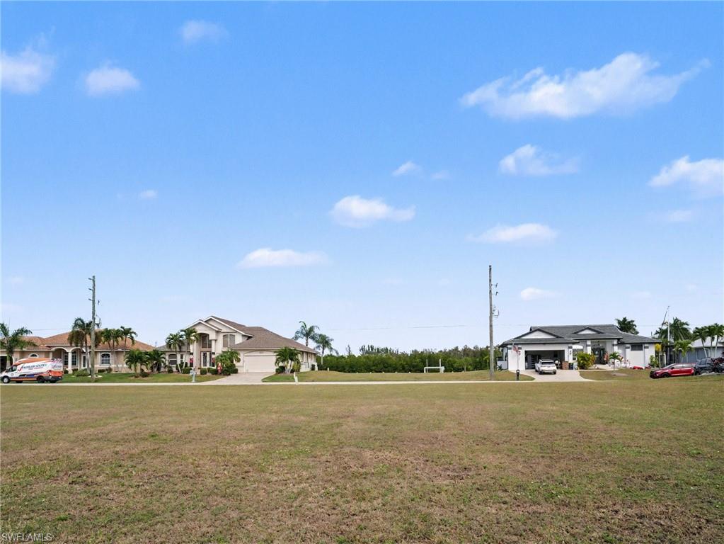 View of grassy yard
