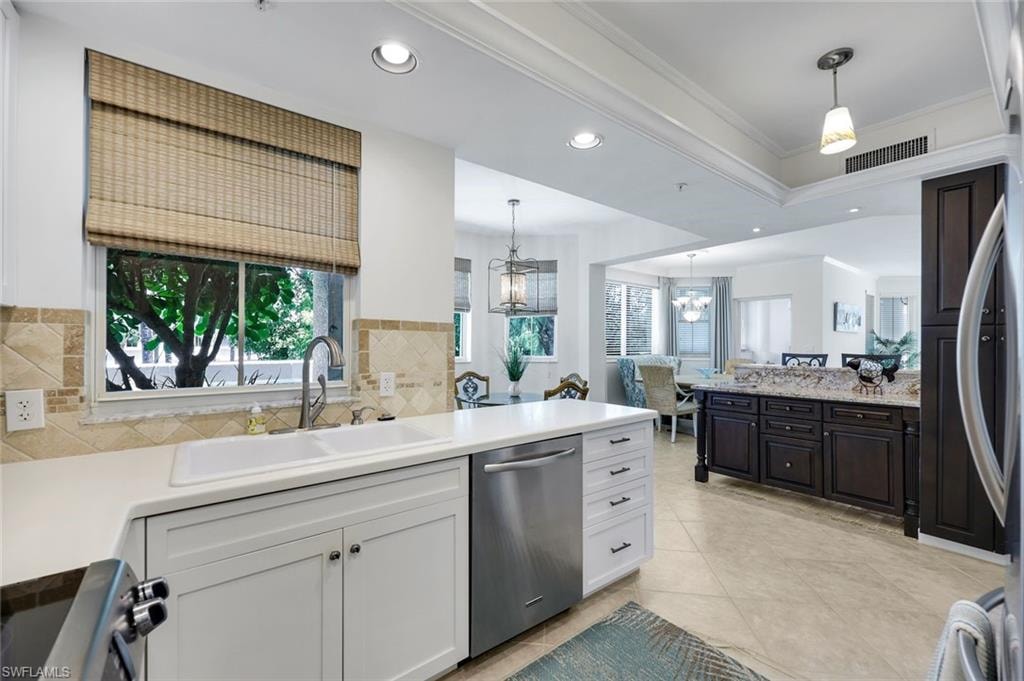 WELL EQUIPPED KITCHEN