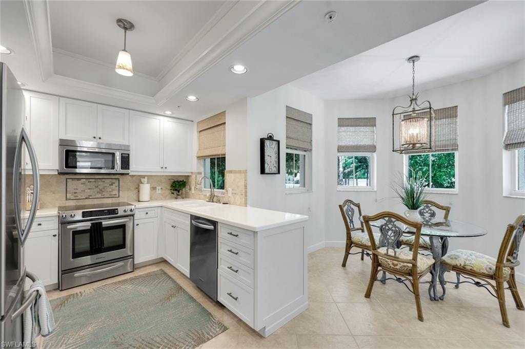 KITCHEN AND BREAKFAST ROOM