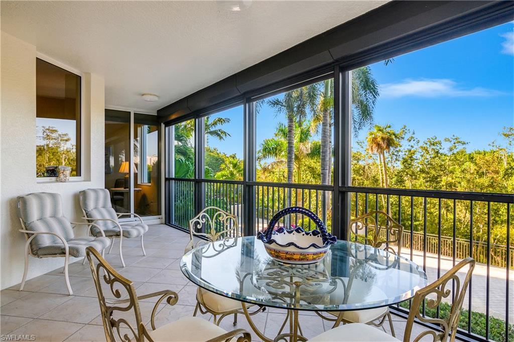 Enjoyable dining on lanai