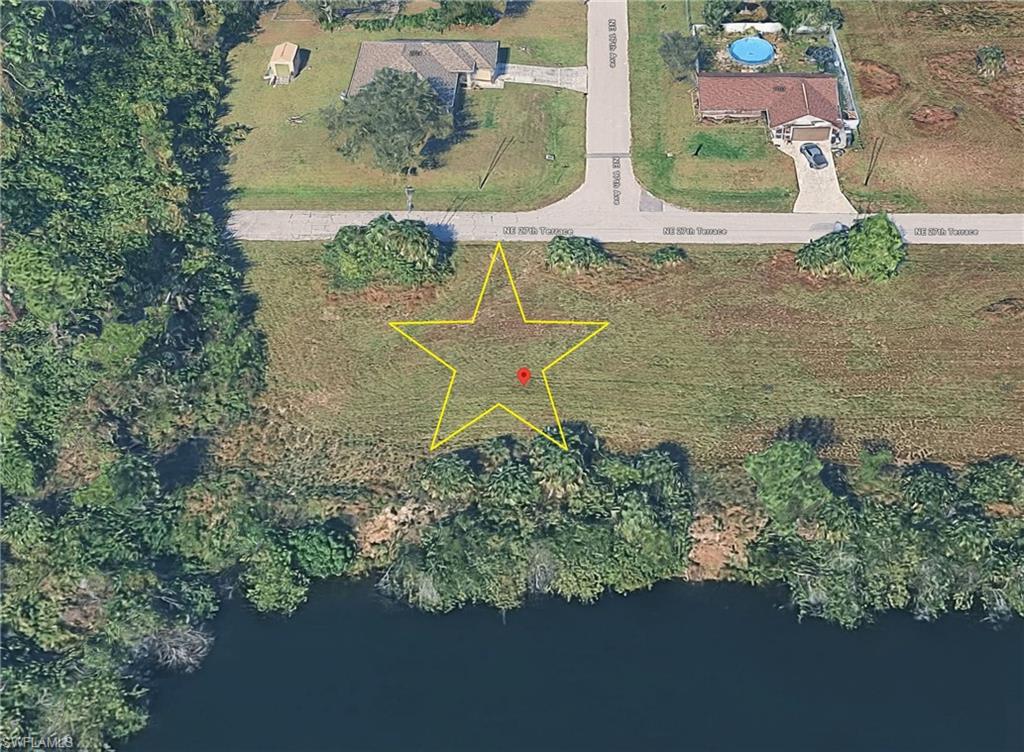 Aerial view of property and surrounding area