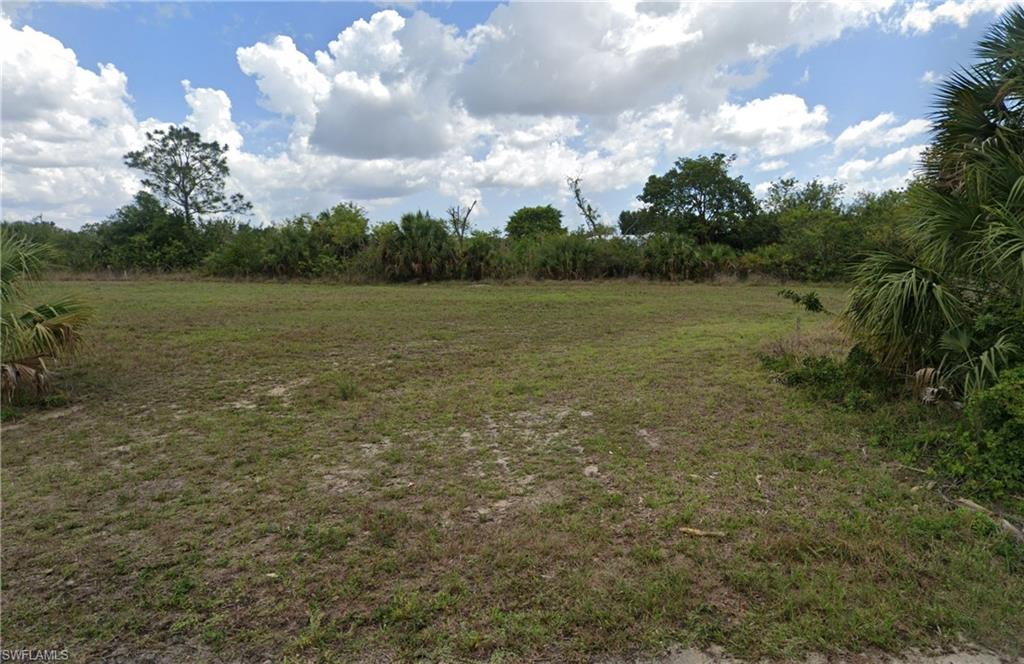 View of grassy yard with a view of rural / pastoral area