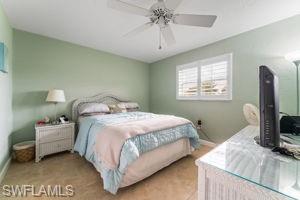 Guest bedroom with ceiling fan